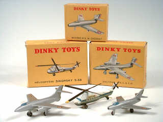 Lot 422 - DINKY TOYS FRANCE (3)
