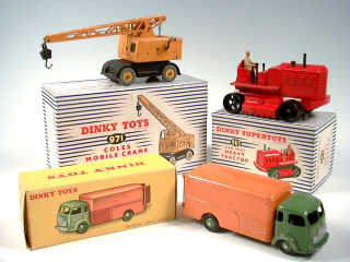 Lot 413 - DINKY TOYS (3)