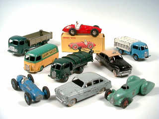 Lot 430 - DINKY TOYS (FRANCE) (9)
