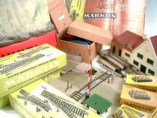 Lot 700 - MÄRKLIN DIVERS (5)