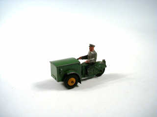 Lot 437 - DINKY TOYS (FRANCE) (1)