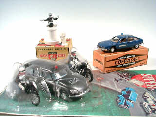 Lot 405 - B DIVERS (3)