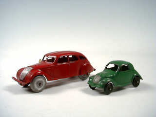 Lot 436 - DINKY TOYS (FRANCE) (2)