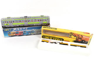 Lot 119 - DIVERS (2)