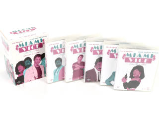 Lot 102 - DIVERS (6)