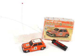 Lot 123 - DIVERS (8)