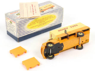 Lot 303 - DINKY TOYS (GB) (1)