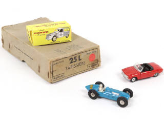 Lot 273 - DINKY TOYS (FRANCE) (4)