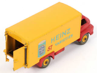 Lot 324 - DINKY TOYS (GB) (1)