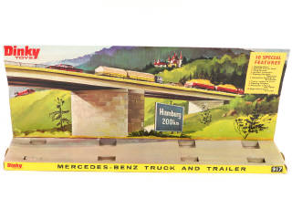 Lot 323 - DINKY TOYS (GB) (1)