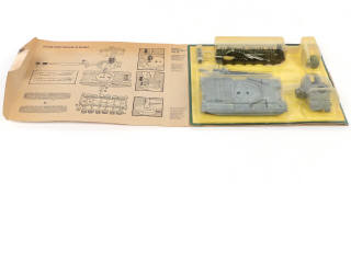 Lot 327 - DINKY TOYS (GB) (2)