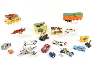 Lot 45 - DIVERS (17)