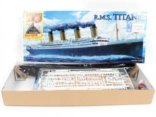 Lot 10 - ACADEMY PLASTIC MODEL (COREE) (1)