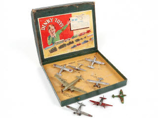Lot 263 - DINKY TOYS (8)