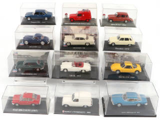 Lot 61 - DIVERS (12)