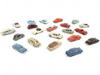 Lot 307 - DINKY TOYS (FRANCE) (21)