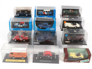 Lot 64 - DIVERS (12)