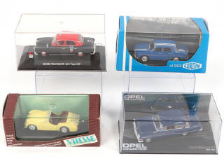 Lot 64 - DIVERS (12)