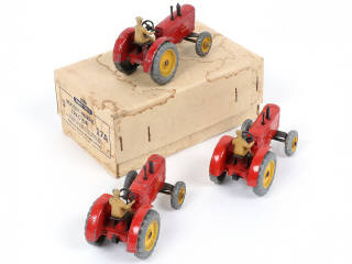 Lot 244 - DINKY TOYS (GB) (1)