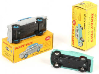 Lot 258 - DINKY TOYS (GB) (2)