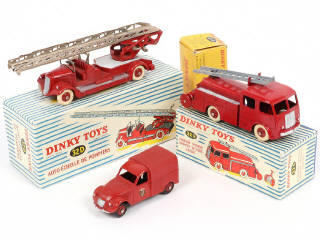Lot 304 - DINKY TOYS (FRANCE) (3)