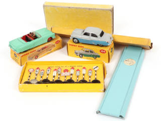 Lot 209 - DINKY TOYS (GB) (4)