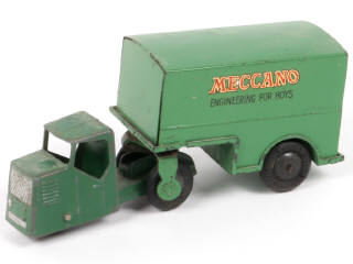 Lot 180 - DINKY TOYS (GB) (1)