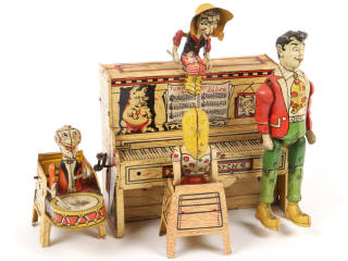 Lot 18 - UNIQUE ART MANUFACTURING CO (USA) (1)