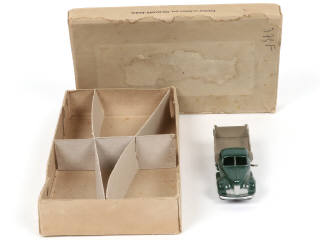 Lot 425 - DINKY TOYS (FRANCE) (2)