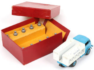 Lot 427 - DINKY TOYS (FRANCE) (1)