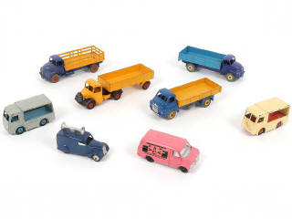 Lot 254 - DINKY TOYS (GB) (8)
