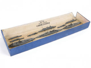 Lot 230 - DINKY TOYS (GB) (1)