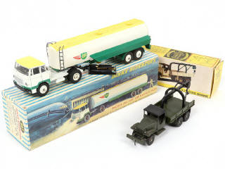 Lot 292 - DINKY TOYS (FRANCE) (2)