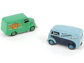 Lot 232 - DINKY TOYS (GB) (2)