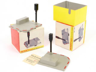 Lot 291 - DINKY TOYS (FRANCE) (2)