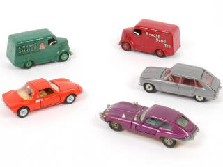 Lot 247 - DINKY TOYS (5)