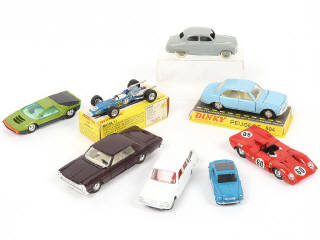 Lot 319 - DINKY TOYS (FRANCE) (8)