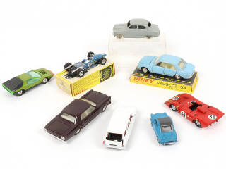 Lot 319 - DINKY TOYS (FRANCE) (8)