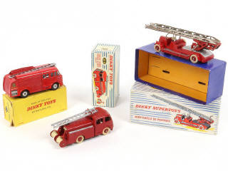 Lot 246 - DINKY TOYS (3)