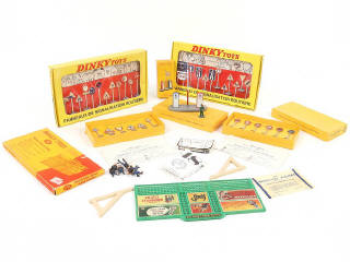 Lot 250 - DINKY TOYS (10)