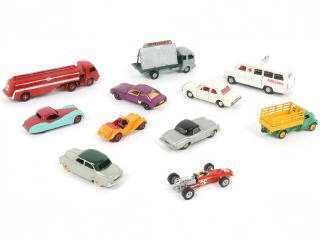Lot 251 - DINKY TOYS (11)
