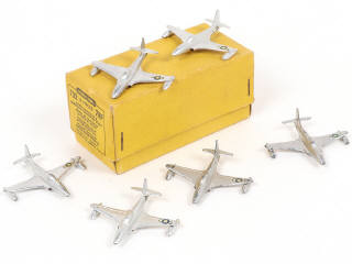 Lot 314 - DINKY TOYS (FRANCE) (4)