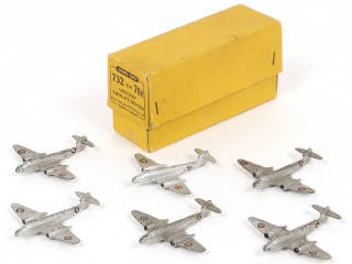 Lot 228 - DINKY TOYS (GB) (7)