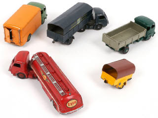 Lot 315 - DINKY TOYS (FRANCE) (5)