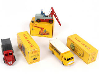 Lot 306 - DINKY TOYS (FRANCE) (3)