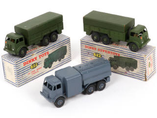 Lot 276 - DINKY TOYS (GB) (3)
