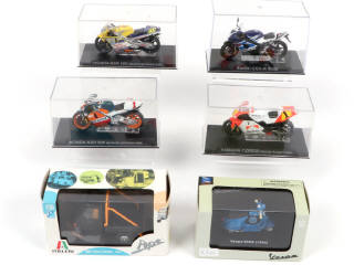 Lot 109 - DIVERS (17)