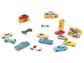 Lot 297 - DINKY TOYS (14)