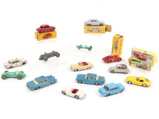 Lot 297 - DINKY TOYS (14)