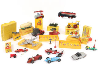 Lot 114 - DIVERS (24)